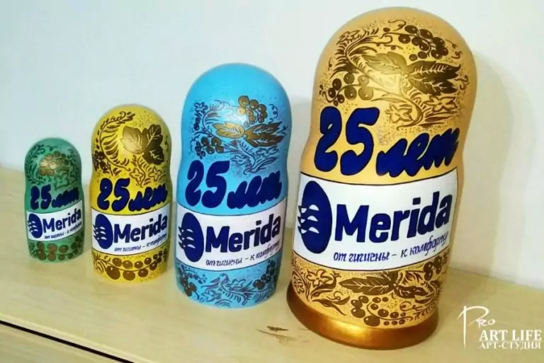 Роспись матрешек с логотипом