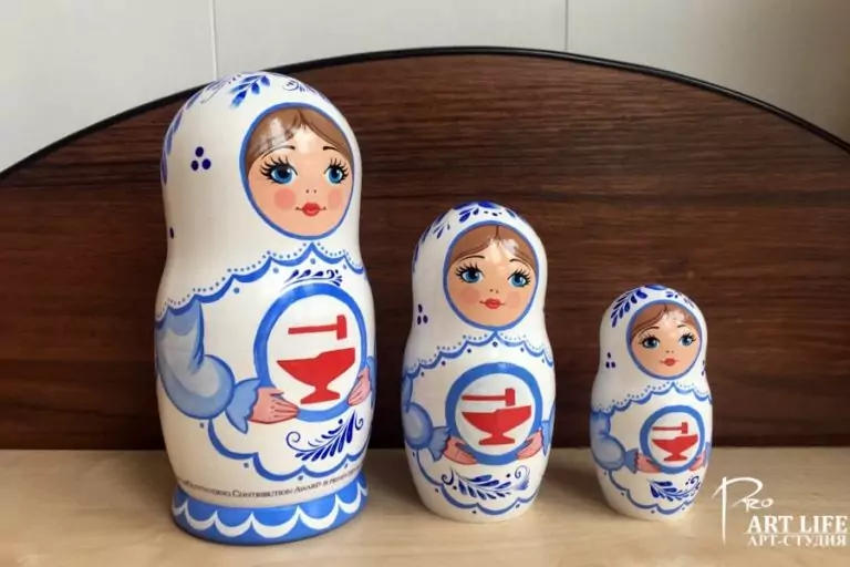 Классическая роспись матрешек