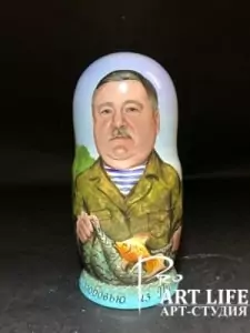 Роспись матрёшки в образе рыбака